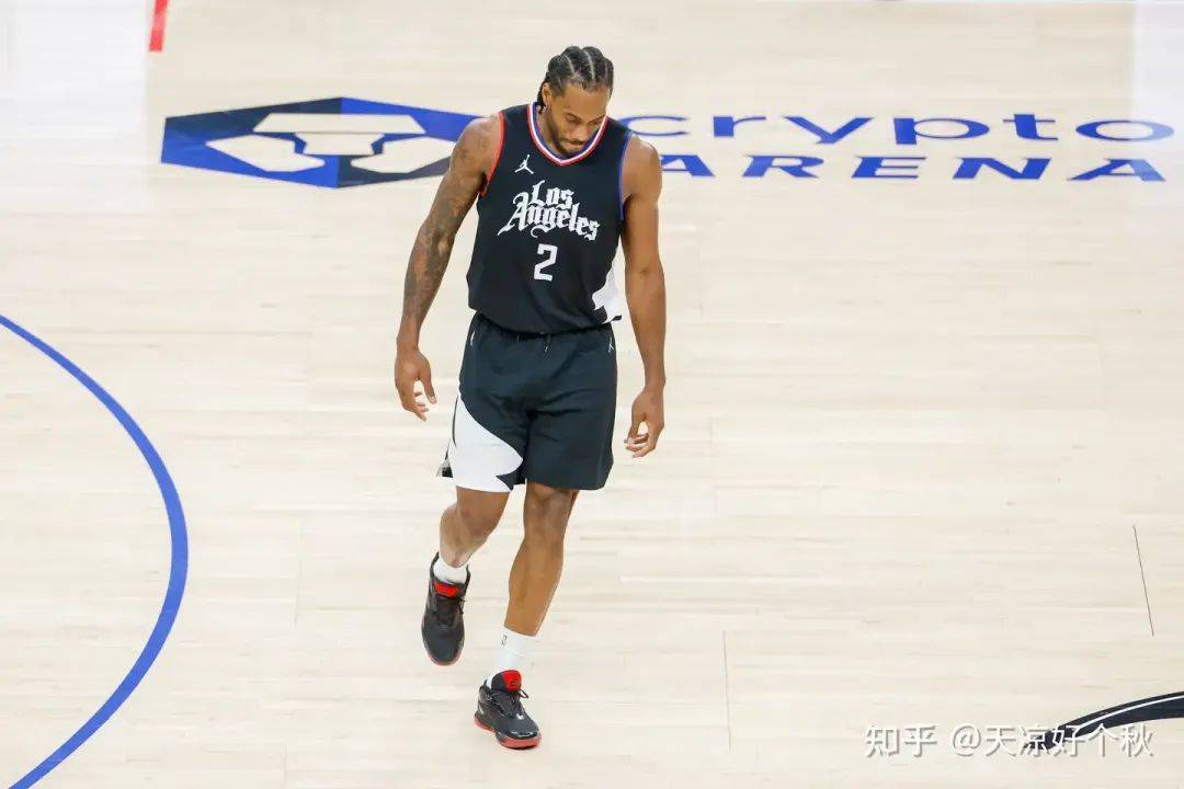 关于快船核心伤愈复出！莱纳德带队击败马刺的信息
