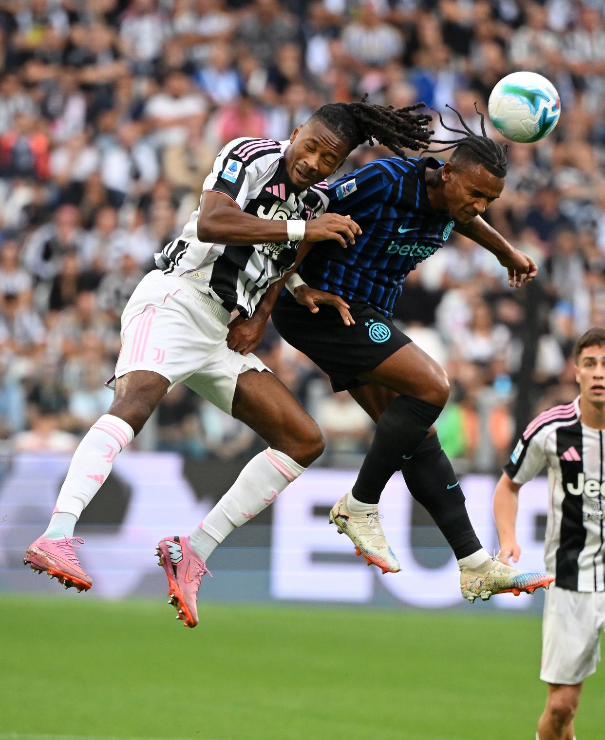 关于今夜欧联杯焦点战！巴塞罗那迎战尤文图斯，惊险或上演的信息